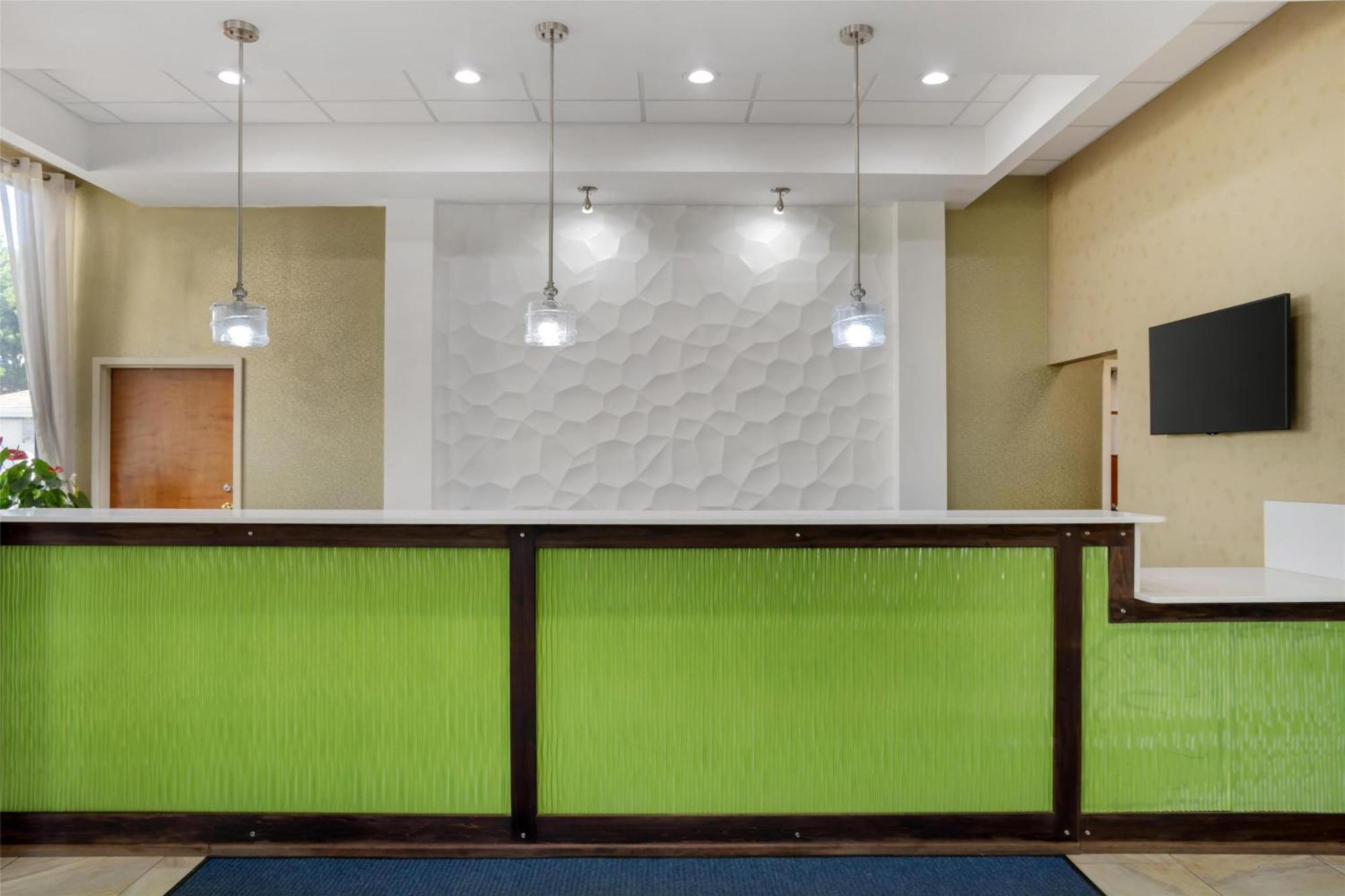 Best Western Inn & Suites מונרו מראה חיצוני תמונה